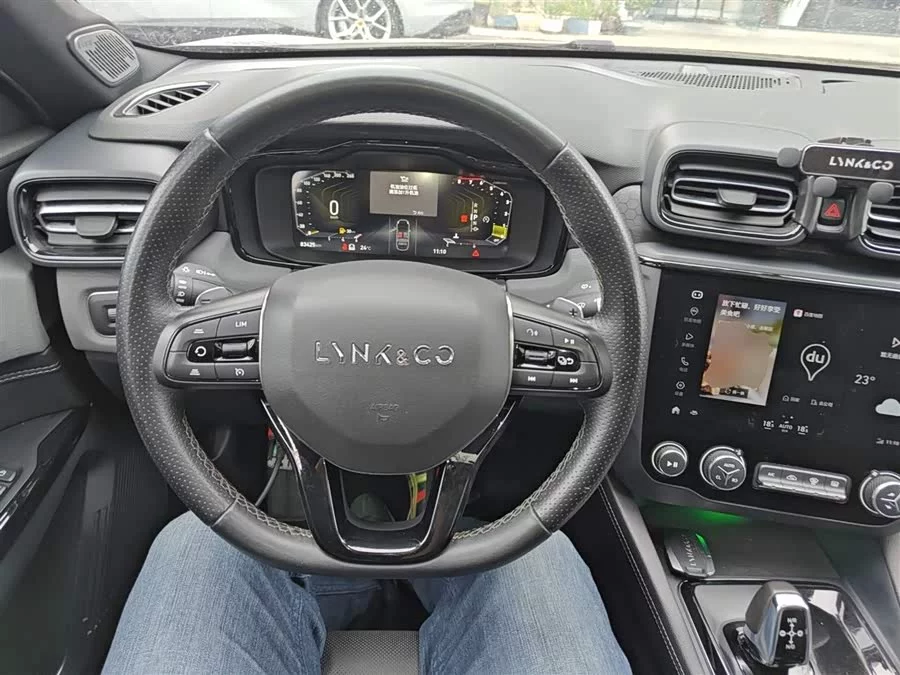 Lynk & Co 03