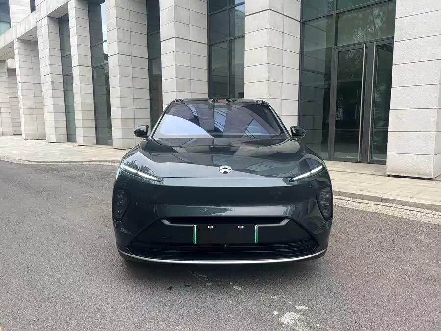 NIO ES8