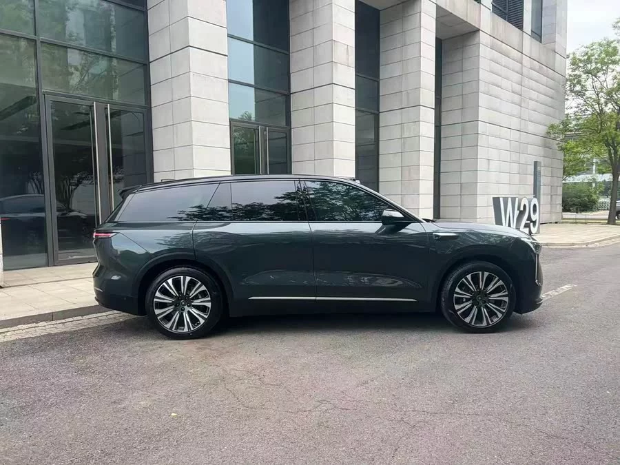 NIO ES8