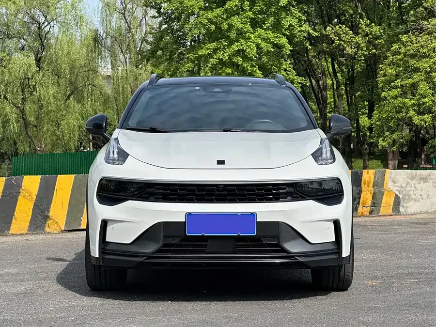 Lynk & Co 01