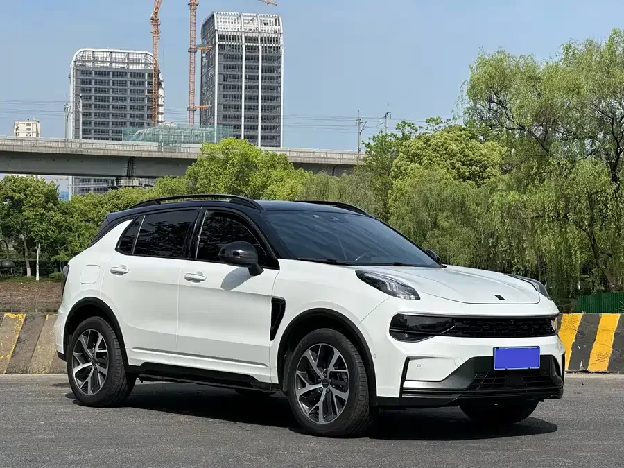 Lynk & Co 01