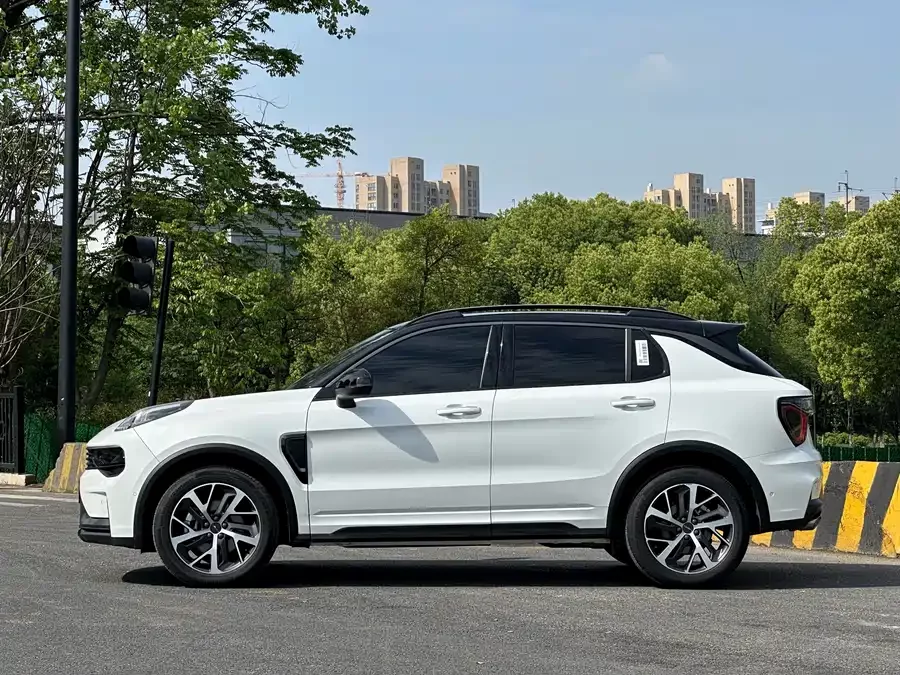Lynk & Co 01