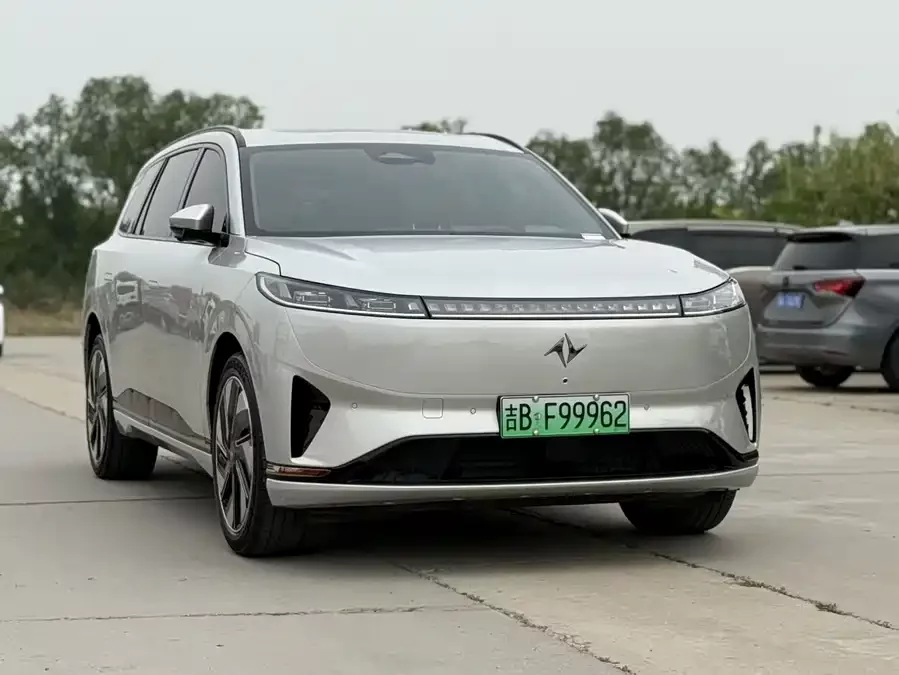 Dongfeng eπ008
