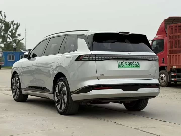 Dongfeng eπ008