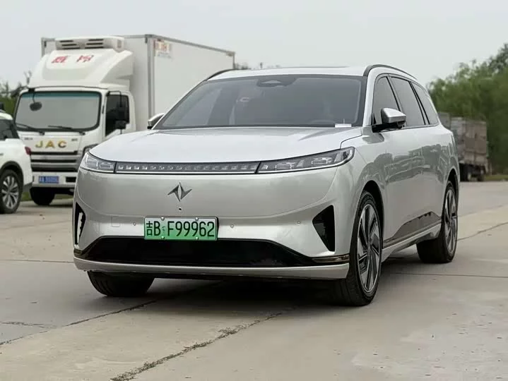 Dongfeng eπ008