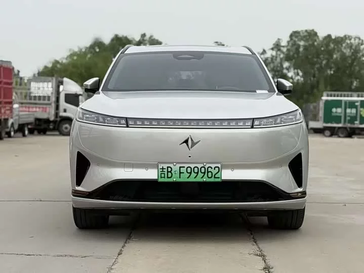 Dongfeng eπ008