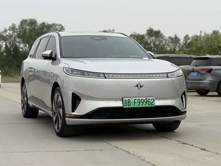 Dongfeng eπ008