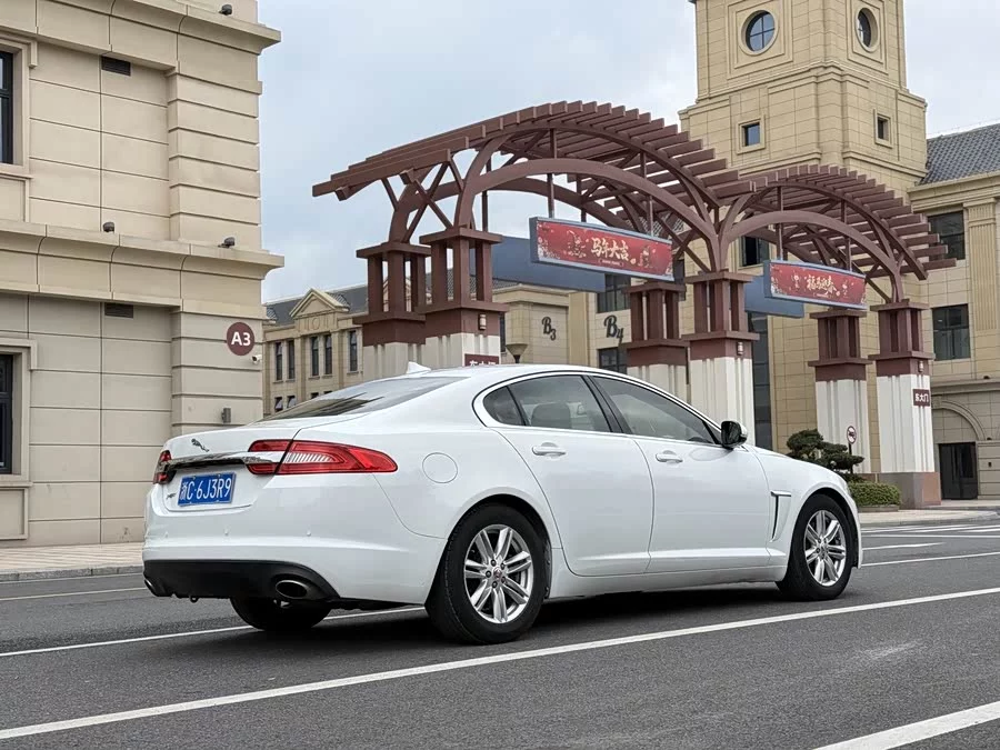 Jaguar XF
