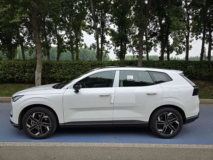 Volvo XC70 plug-in hybrid