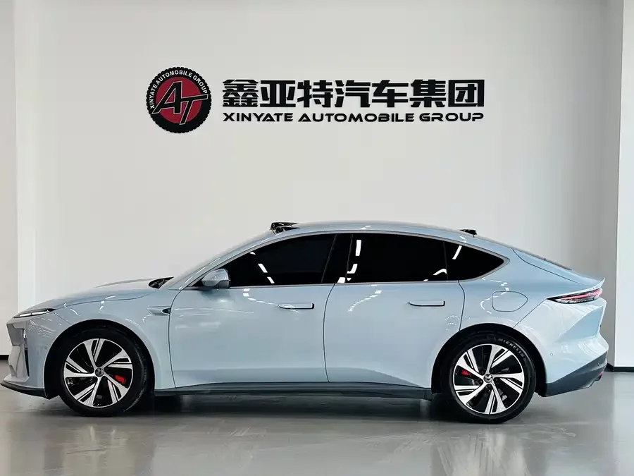 NIO ET5
