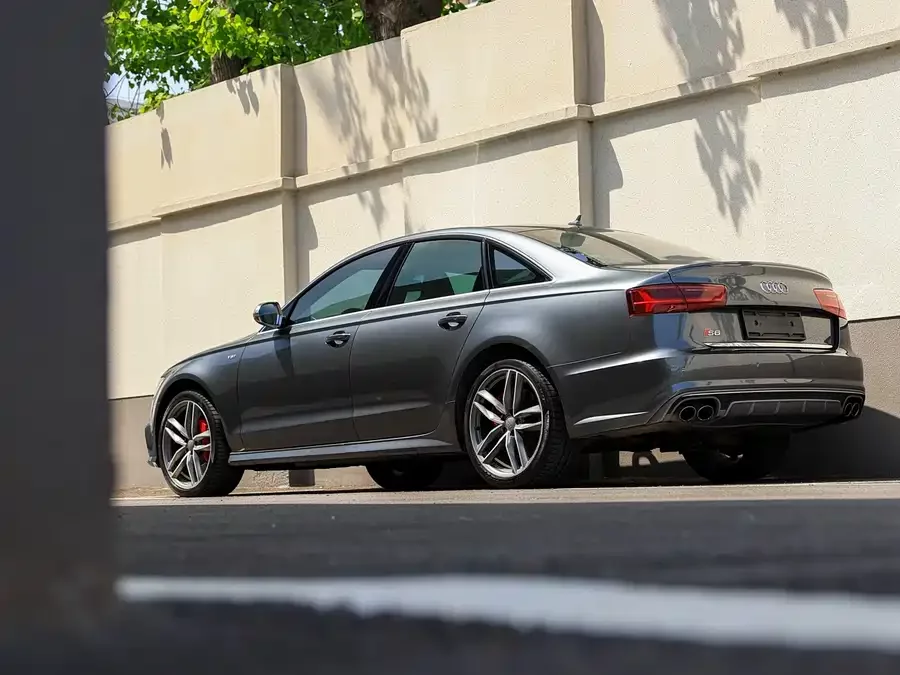 Audi S6
