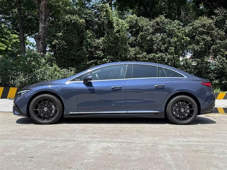 Mercedes Benz EQE