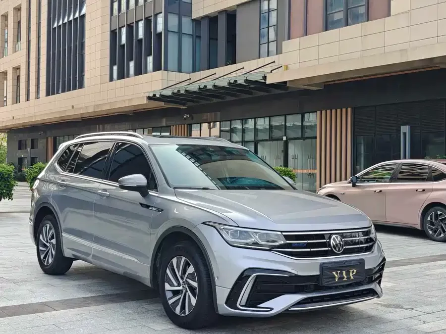 Volkswagen Tiguan L plug-in hybrid