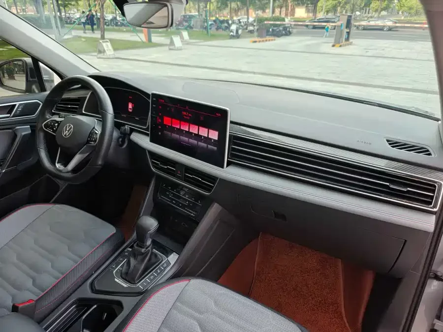 Volkswagen Tiguan L plug-in hybrid