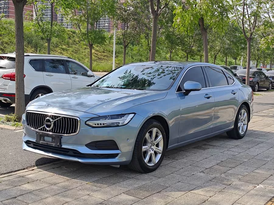 Volvo S90