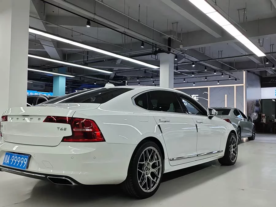 Volvo S90