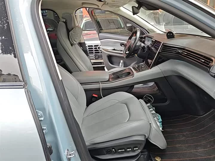 NIO ES6