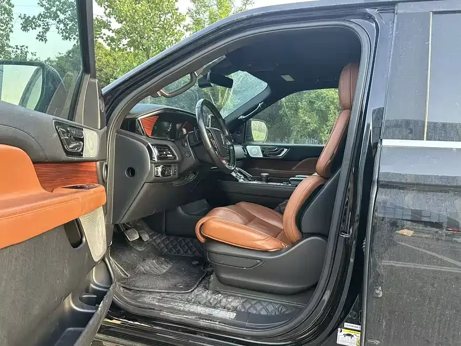 Lincoln Navigator