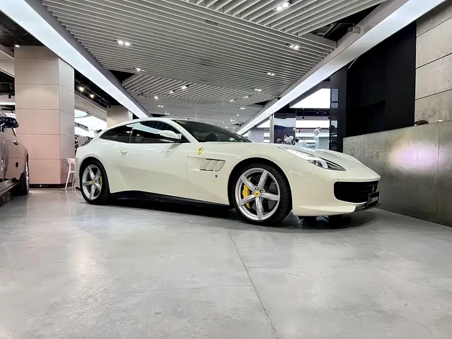 Ferrari GTC4Lusso