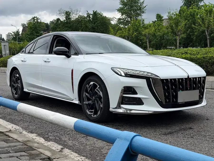 Hongqi H6