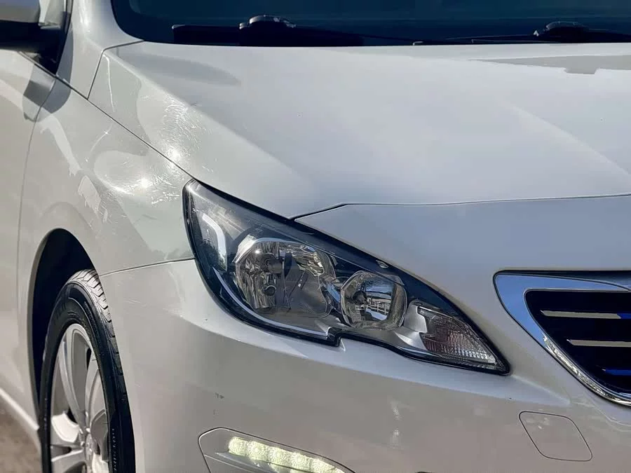 Peugeot 408