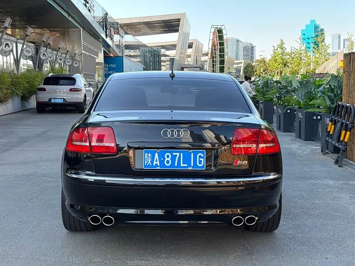 Audi S8