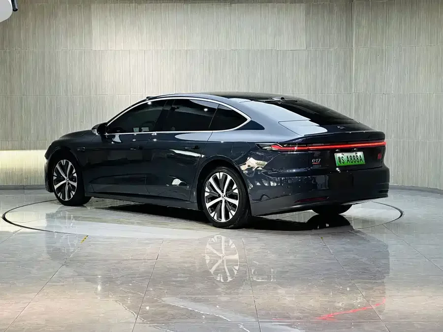 NIO ET7