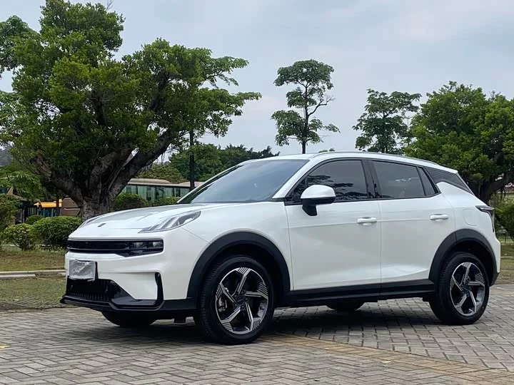 Lynk & Co 06