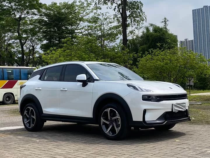Lynk & Co 06