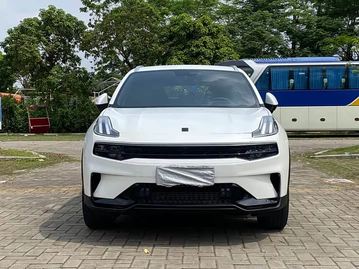 Lynk & Co 06