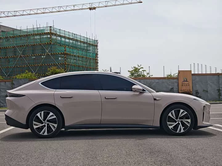 NIO ET5