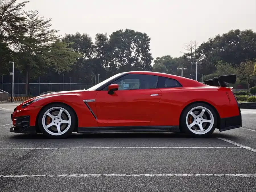 Nissan GT-R