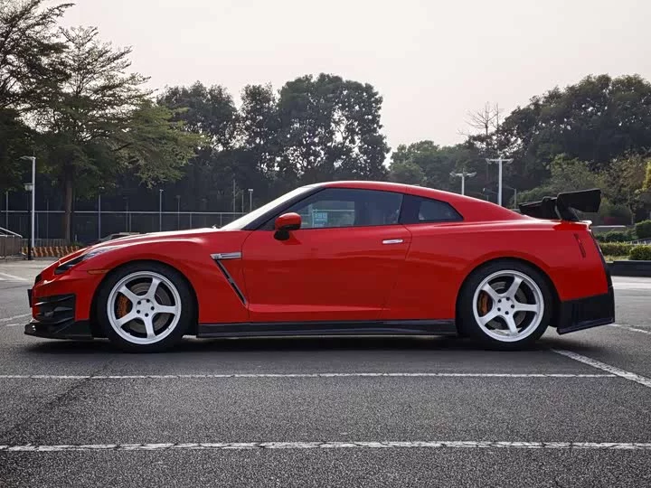 Nissan GT-R