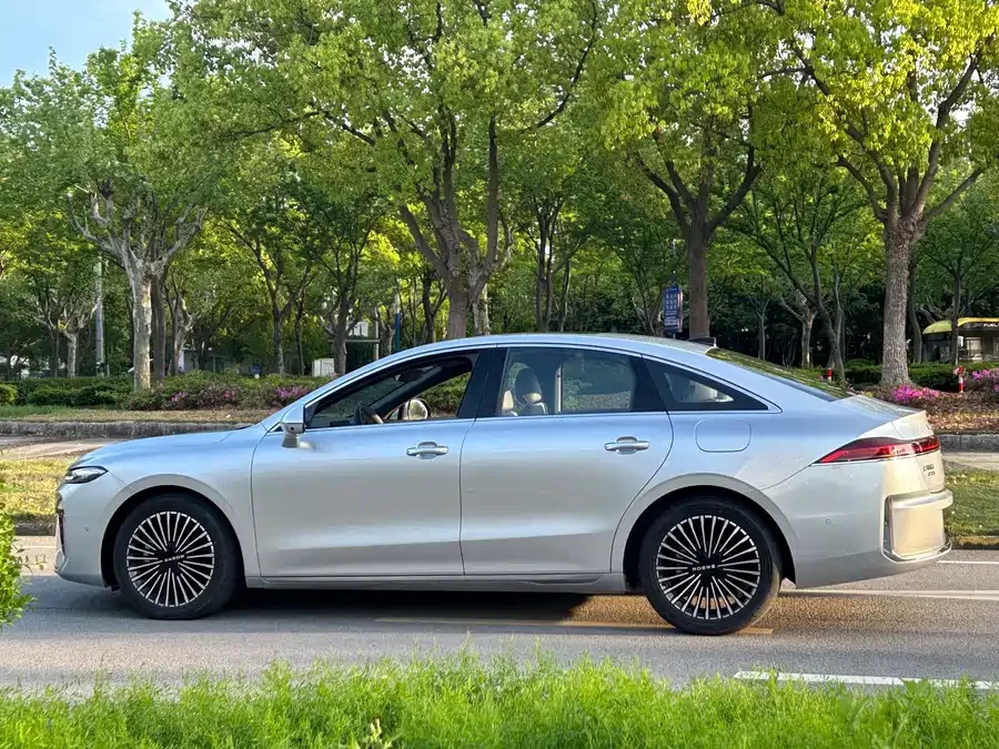 Roewe M7 DMH