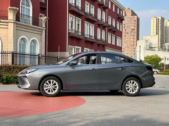 Roewe i5