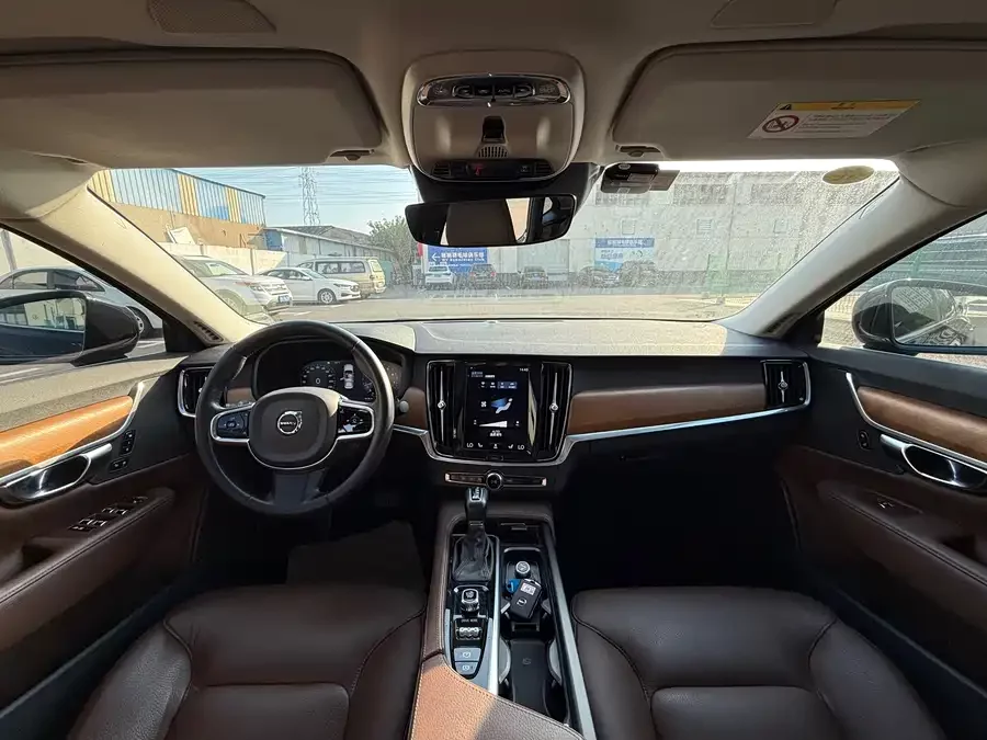 Volvo S90