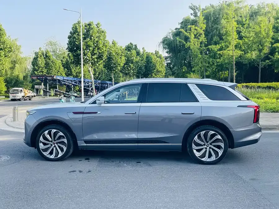 Hongqi E-HS9
