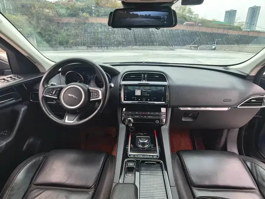 Jaguar F-PACE