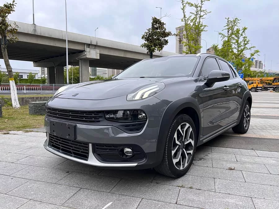 Lynk & Co 02