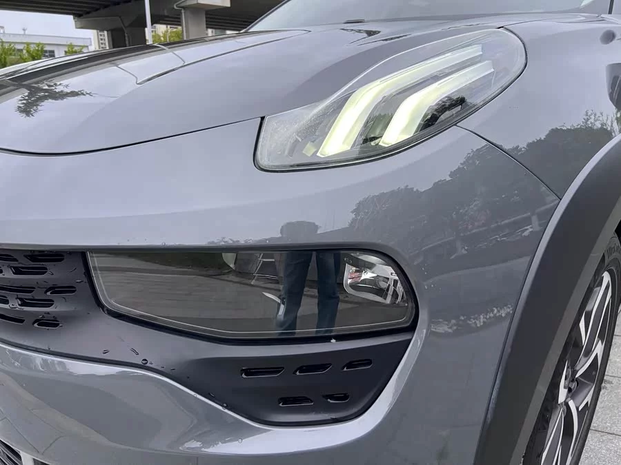 Lynk & Co 02