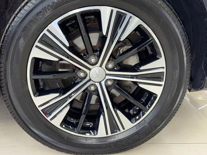 Mitsubishi Yi Ge
