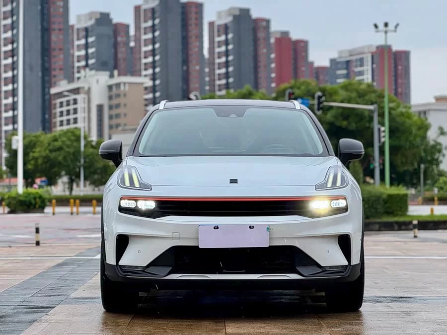 Lynk & Co 06