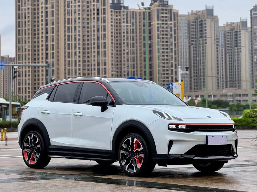Lynk & Co 06