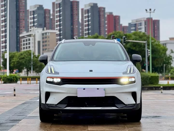 Lynk & Co 06