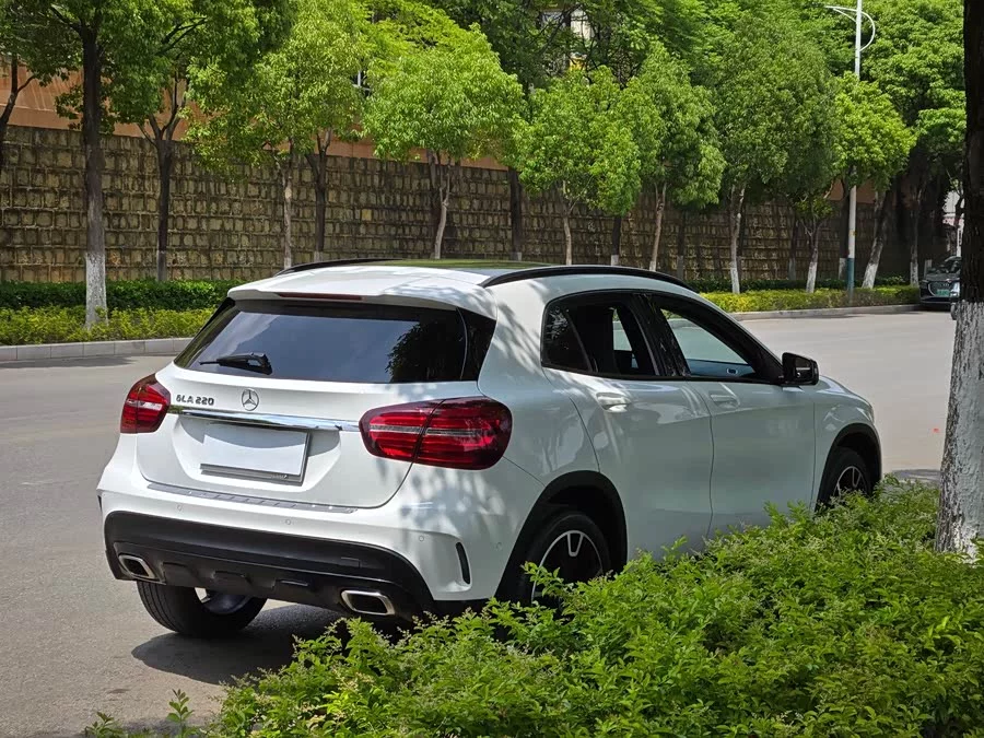 Mercedes Benz GLA