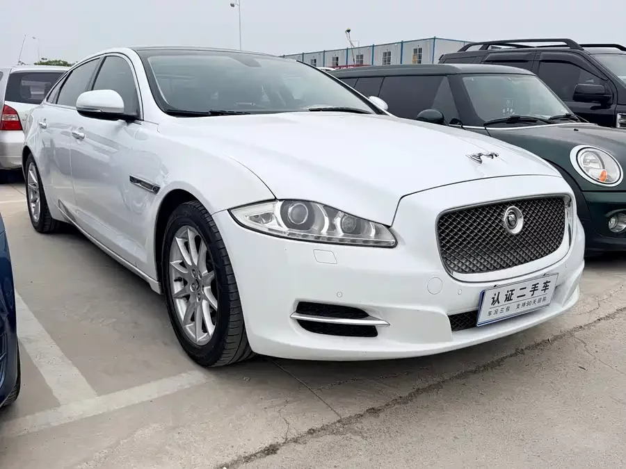 Jaguar XJ