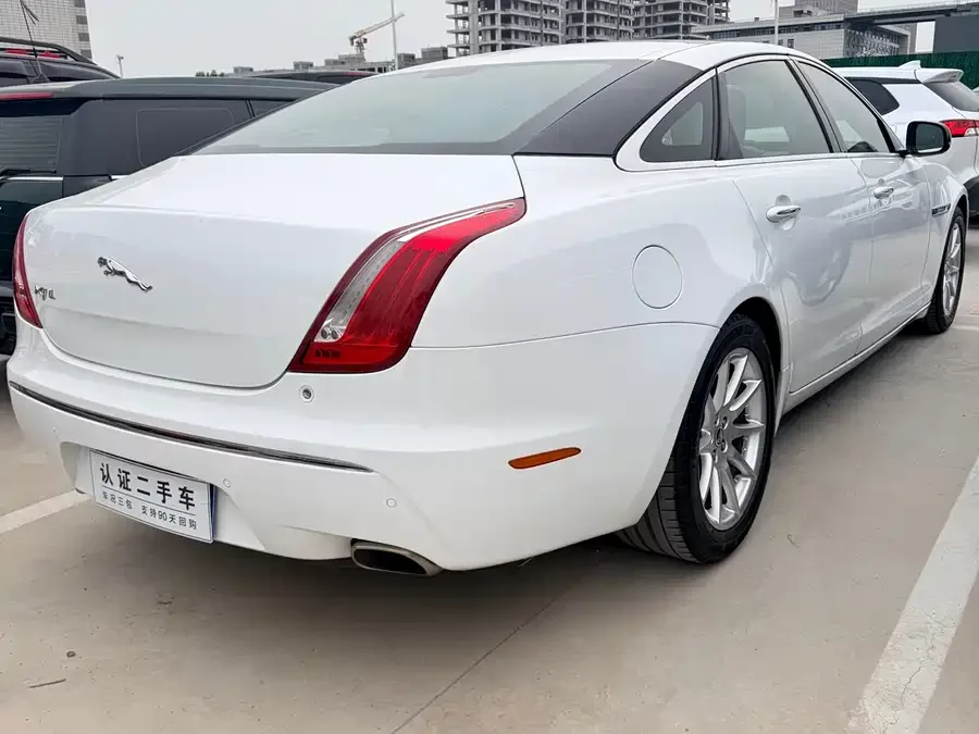 Jaguar XJ