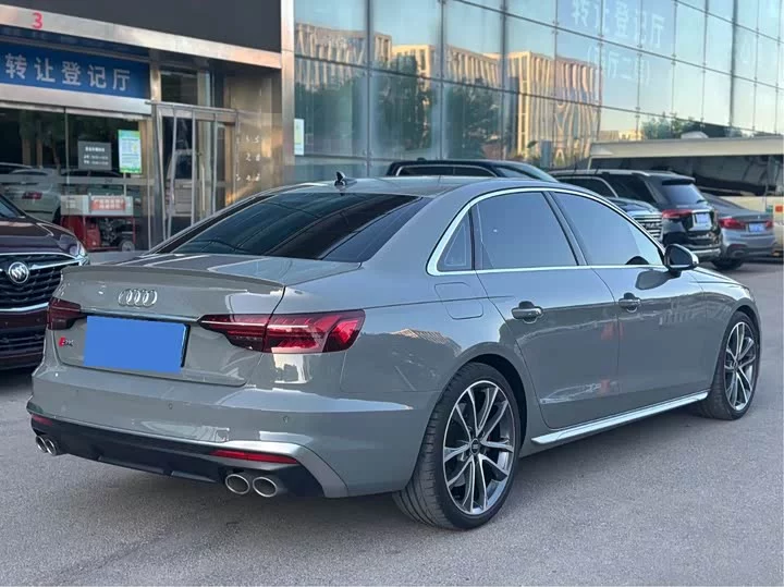 Audi S4