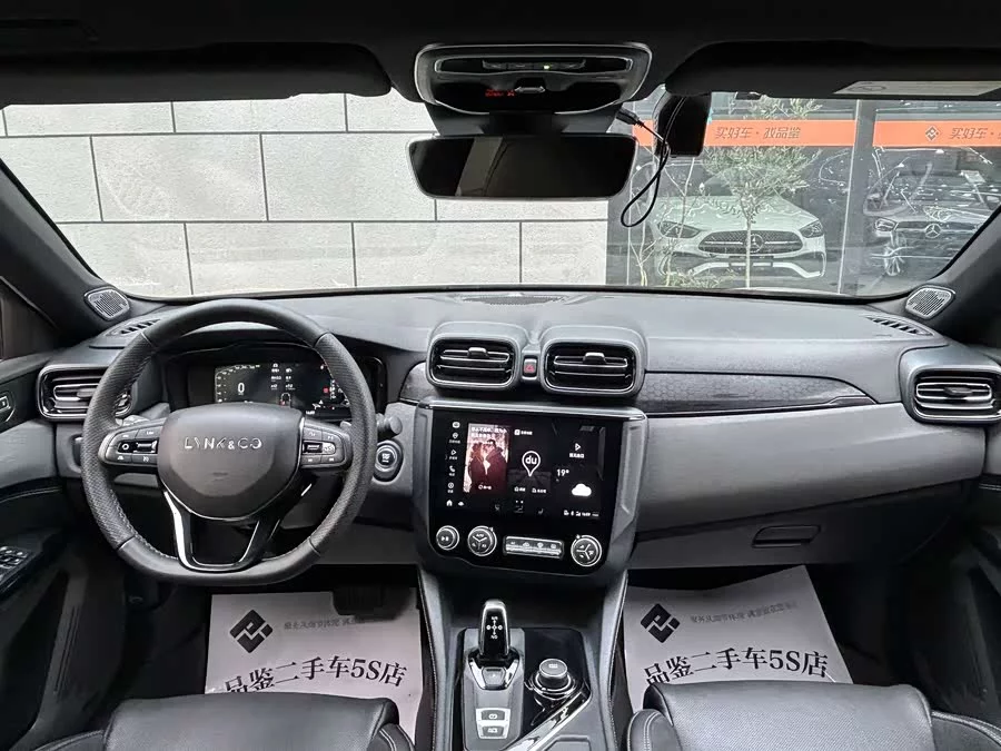 Lynk & Co 03