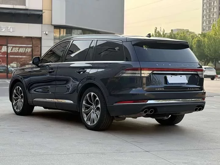 Lincoln aviator